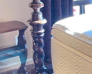 Thomasville Ernest Hemingway King Quintillia Poster Bed Mahogany 88 x 83x89 in HxWxD