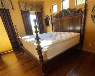 Thomasville Ernest Hemingway King Quintillia Poster Bed Mahogany 88 x 83x89 in HxWxD