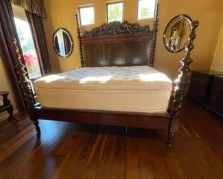 Thomasville Ernest Hemingway King Quintillia Poster Bed Mahogany 88 x 83x89 in HxWxD