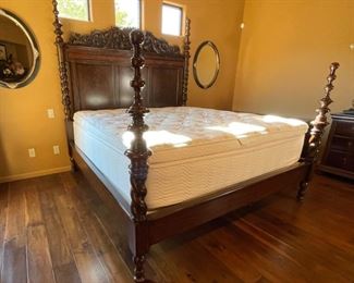 Thomasville Ernest Hemingway King Quintillia Poster Bed Mahogany 88 x 83x89 in HxWxD