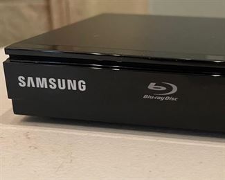 No Remote Samsung Blu-Ray DVD Player BD-EM57C 2 x 14 x 8in HxWxD
