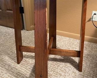 Antique Oak Octagon Mission Style Table 26 x 24 x 24in HxWxD