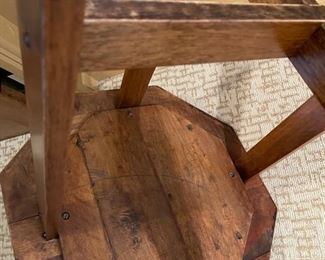 Antique Oak Octagon Mission Style Table 26 x 24 x 24in HxWxD