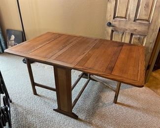 Antique Oak Gate Leg Drop Leaf Table Unfolded 60x36in folded: 36x14