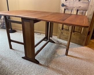 Antique Oak Gate Leg Drop Leaf Table Unfolded 60x36in folded: 36x14