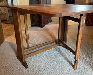 Antique Oak Gate Leg Drop Leaf Table Unfolded 60x36in folded: 36x14