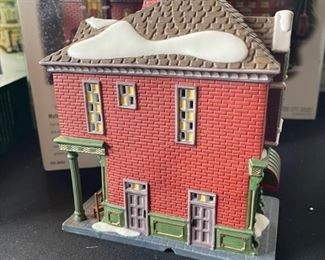 Dept. 56 Molly O’Briens Irish Pub Christmas in the City Series Department #56.58952 in Original Box 8 x 6.5 x 6.5in HxWxD
