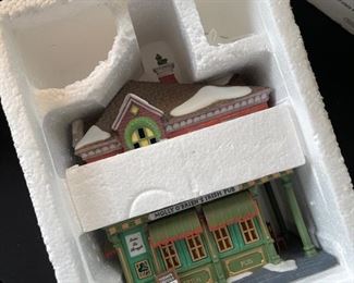 Dept. 56 Molly O’Briens Irish Pub Christmas in the City Series Department #56.58952 in Original Box 8 x 6.5 x 6.5in HxWxD
