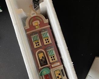 Dept. 56 Beekman House Christmas in the City Series Department #56.58878 in Original Box 10.5 x 3 x 4.75in HxWxD