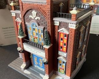 Dept. 56 Precinct 25 Police Station Christmas in the City Series Department #58941 in Original Box 8.5x 6.5 x 6.5in HxWxD