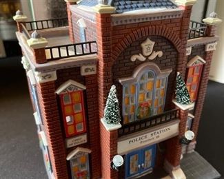 Dept. 56 Precinct 25 Police Station Christmas in the City Series Department #58941 in Original Box 8.5x 6.5 x 6.5in HxWxD