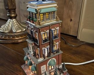 Dept. 56 Paramount Hotel Christmas in the City Series Department #56.58911 in Original Box 13 x 6 x 5.5in HxWxD