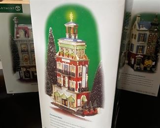 Dept. 56 Paramount Hotel Christmas in the City Series Department #56.58911 in Original Box 13 x 6 x 5.5in HxWxD