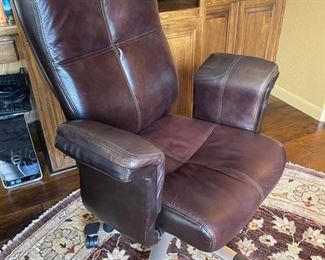 Sharper Image Executive Leather Office Chair 45 x30 x 28in HxWxD