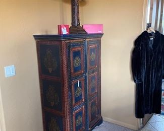 Purchase Online Wed 1/12 @6pm AZ Time and Come to the live sale Friday 1/4 & Saturday 1/15 9am to 2pm. Many items only available at the live sale!