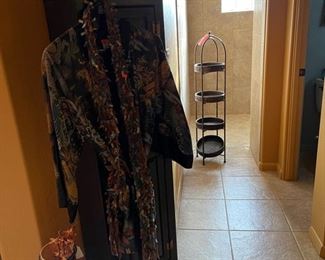 Purchase Online Wed 1/12 @6pm AZ Time and Come to the live sale Friday 1/4 & Saturday 1/15 9am to 2pm. Many items only available at the live sale!