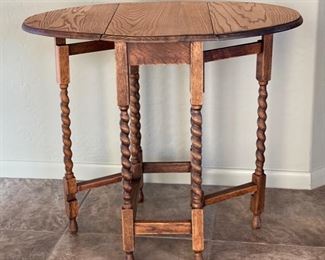 Antique Gateleg Table Barley Twist Oval Drop Leaf Table 29.5 x 24 x 13-34in HxWxD