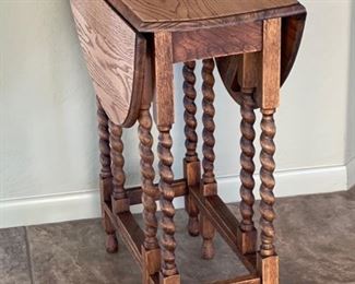 Antique Gateleg Table Barley Twist Oval Drop Leaf Table 29.5 x 24 x 13-34in HxWxD
