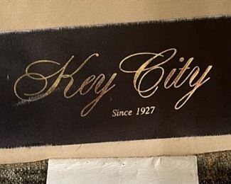 Key City Botanical Print Upholstered Sofa Couch 36 x 84 x 41in HxWxD