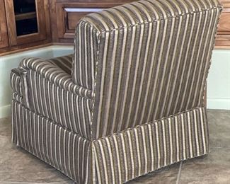 2pc Beacon Hill Furniture Classic Upholstered Chairs PAIR 35 x 31 x 33in HxWxD