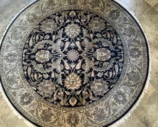 8ft Round Hand Knotted Rug 98 inches diameter