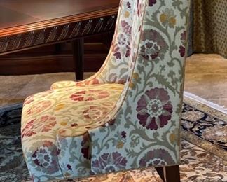 Thomasville Classic Dark Hardwood Dining Room Set Table w/ 6 Chairs Table: 30 x 44 x upholstered Chair: 45 x 27 x 24 Side Chair: 39 x 24 x 22 HxWxD