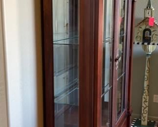 Thomasville Dark Wood China Cabinet Display Cab 80.35x64.5x19.5in HxWxD