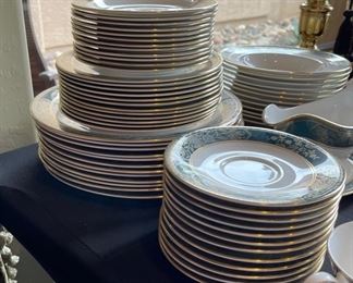 73pc Royal Doulton Carlyle China Set 73pc