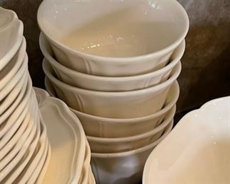 73pc Wedgwood Queensware Queens Plain 73 pc