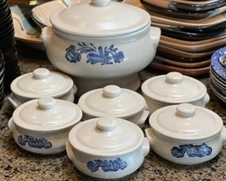 7pc Pfaltzgraff Yorktowne Vintage Tureen & Lid w/Ladle with mini bowls 7pc