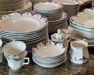 61pc Adams Veruschka China Set 61pc