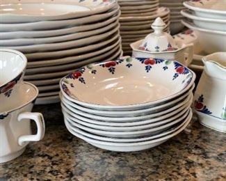 61pc Adams Veruschka China Set 61pc