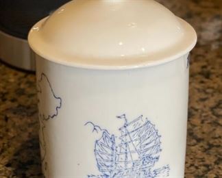 DEA Hong Kong Lidded Tea Cup teacup coffee 5.5 x 5 x 3.75in HxWxD