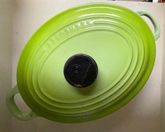 Le Creuset 23 Oval Dutch Oven Green 6 x 11 x 8in HxWxD