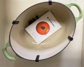 Le Creuset 23 Oval Dutch Oven Green 6 x 11 x 8in HxWxD
