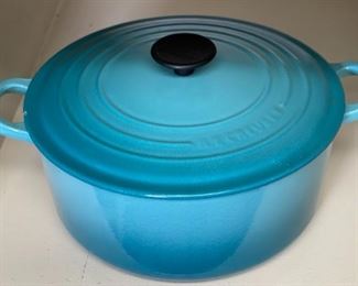 Le Creuset 26 Round Dutch Oven Blue 7 x 13 x 11in HxWxD