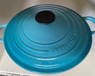 Le Creuset 26 Round Dutch Oven Blue 7 x 13 x 11in HxWxD