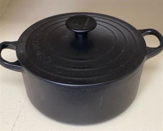 Le Creuset Licorice Cast Iron Dutch Oven Cocotte #18 Matte Black 6 x 9 x 7.5in HxWxD