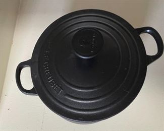 Le Creuset Licorice Cast Iron Dutch Oven Cocotte #18 Matte Black 6 x 9 x 7.5in HxWxD