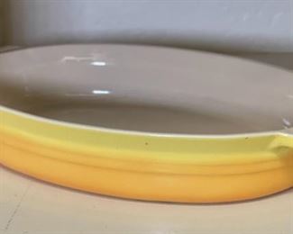 Le Creuset 10.0 Oval Baking Dish Yellow 2.5 x 16 x 10.5in HxWxD