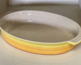 Le Creuset 10.0 Oval Baking Dish Yellow 2.5 x 16 x 10.5in HxWxD
