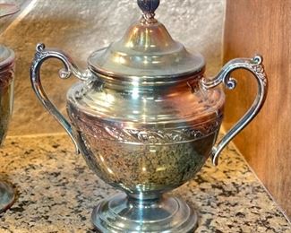 AS-IS 5pc WM Rogers & Son Spring Flower Silverplate Tea Set Largest 11x9 x 4.5in HxWxD