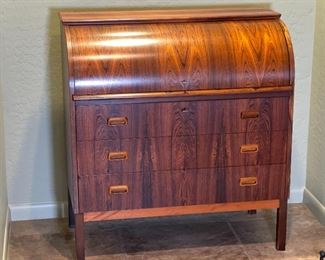 Vintage Egon Ostergaard Rosewood Cylinder Desk Roll Top MCM Scandinavian Modern Svensk Mobelindustri MSI 38 x 35 x 19 in HxWxD