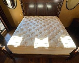 Thomasville Ernest Hemingway King Quintillia Poster Bed Mahogany 88 x 83x89 in HxWxD