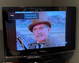 Samsung 32in HD LCD TV LN32B360C5D TV 22.5 x 31.5 x 7 in HxWxD