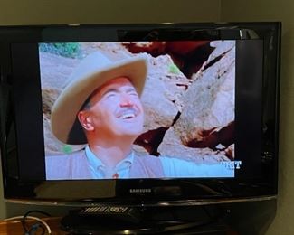 Samsung 32in HD LCD TV LN32B360C5D TV 22.5 x 31.5 x 7 in HxWxD