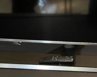 Samsung 49in 4K UHD 8 Series Smart TV UN49NU800F 28 x 43 x 13in HxWxD