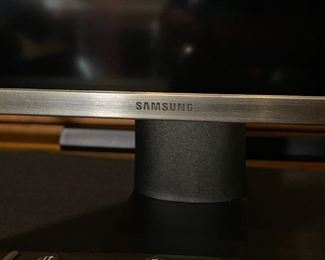 Samsung 49in 4K UHD 8 Series Smart TV UN49NU800F 28 x 43 x 13in HxWxD