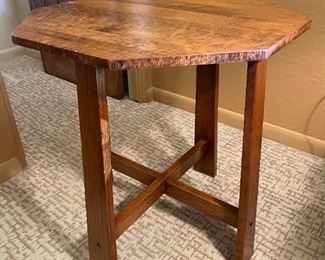 Antique Oak Octagon Mission Style Table 26 x 24 x 24in HxWxD