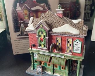 Dept. 56 Molly O’Briens Irish Pub Christmas in the City Series Department #56.58952 in Original Box 8 x 6.5 x 6.5in HxWxD